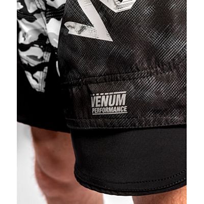 Venum Defender Fight Shorts Blanco-Camo