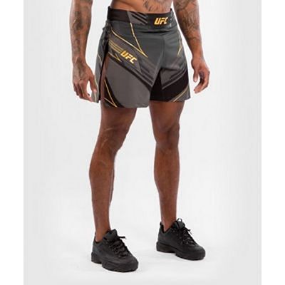 Venum UFC Authentic Fight Night Mens Gladiator Shorts Champion Negro-Oro