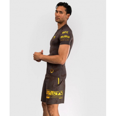 Venum UFC Fusion Fight Week Mens Performance Short Sleeve Rashguard Marron